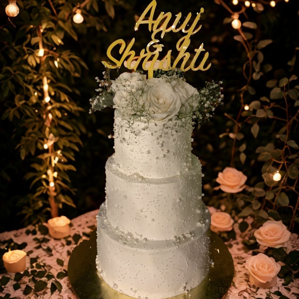 Elegant Pearl Floral Wedding Cake